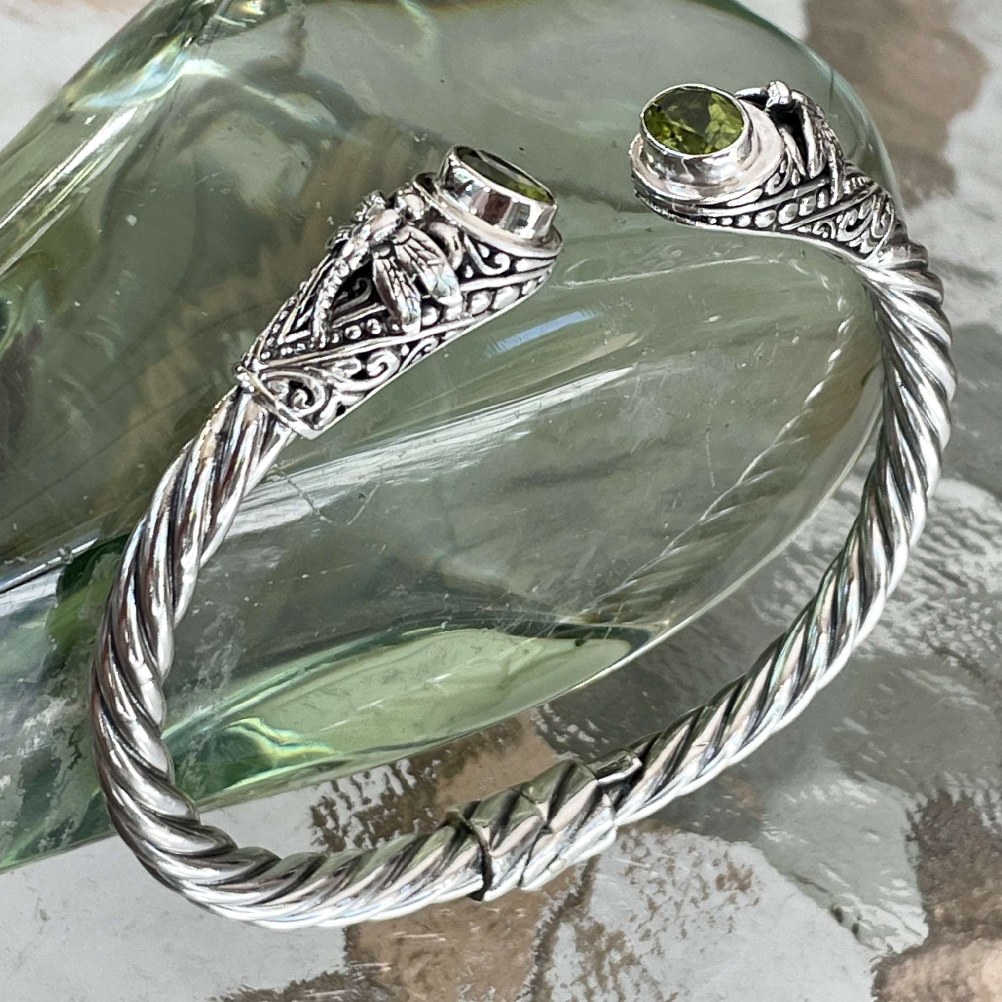 (HANDMADE 925 BALI STERLING SILVER HINGE BRACELETS WITH PERIDOT)